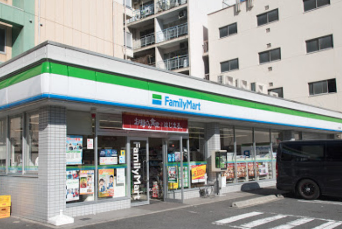 コンビニ　ファミリーマート 浪速塩草店（コンビニ）まで55m