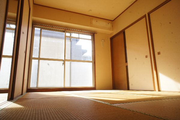 居室・リビング　洋室収納付きのお部屋です