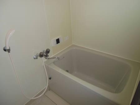 バス・シャワールーム　バス、トイレ別々です