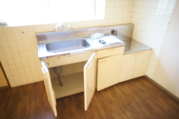 キッチン　ガスコンロ設置可能で自炊も可能です