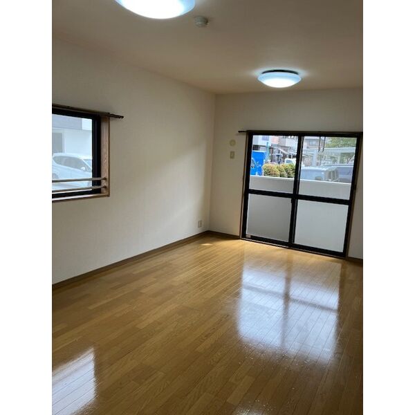 居室・リビング　同タイプ写真です