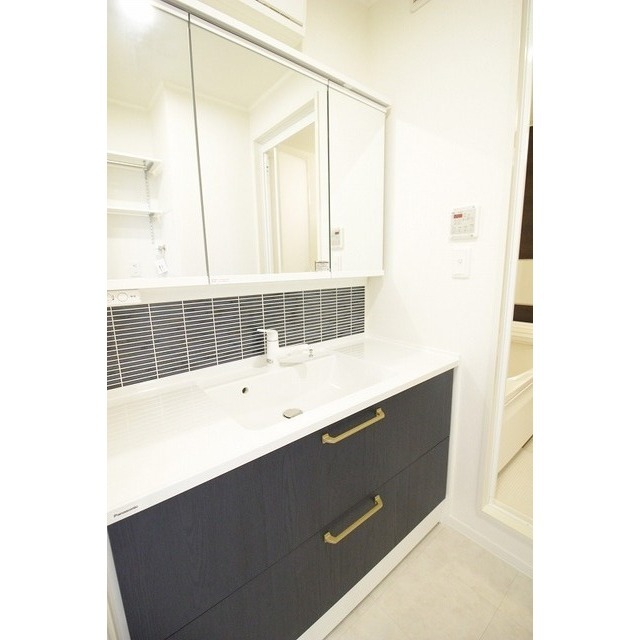 洗面設備　２人同時使用可能　コンセント計３箇所