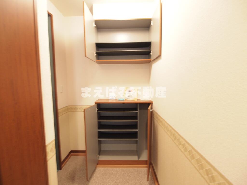 玄関　シューズボックス