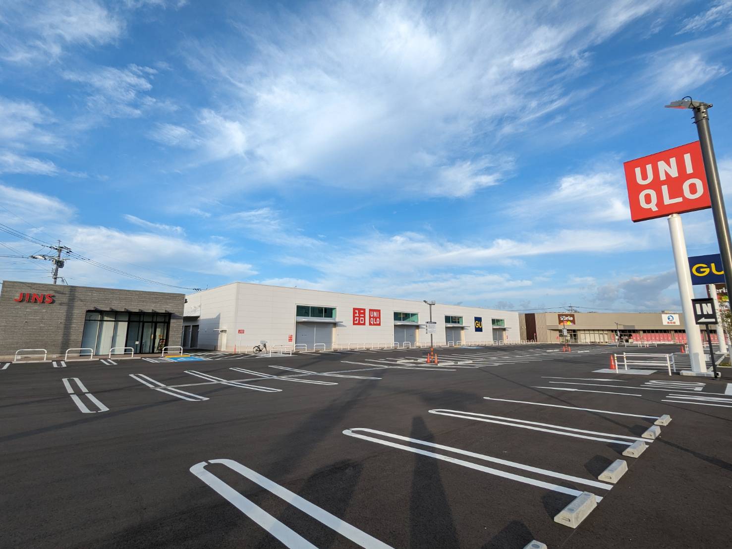 ショッピングセンター　ユニクロ福岡伊都店（ショッピングセンター）まで923m