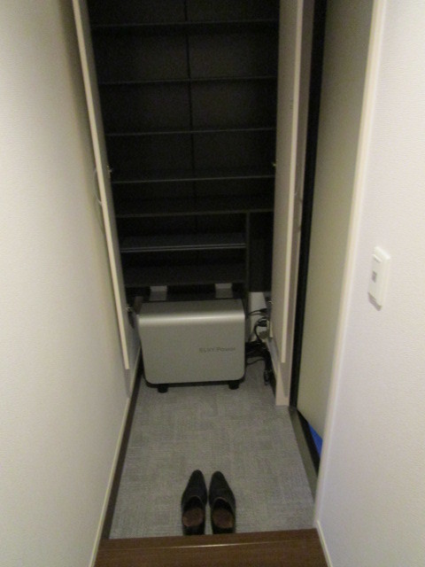 玄関　リチウムイオンバッテリー装備