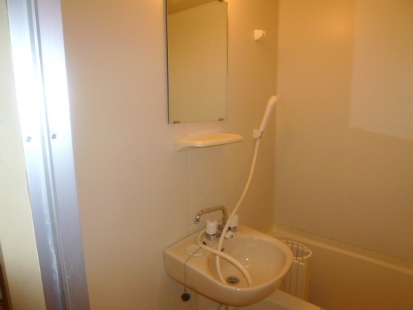 洗面設備　浴室内に洗面台がついてます！