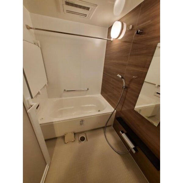 バス・シャワールーム　追い焚き、浴室乾燥機付きの一坪風呂です