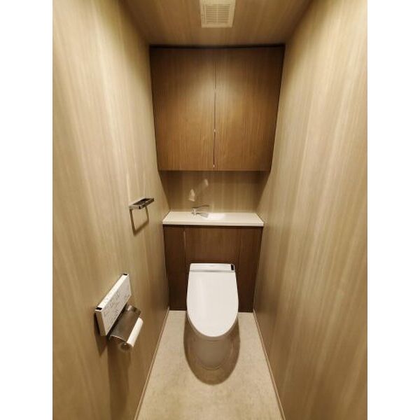 トイレ　ウォシュレット付きトイレです