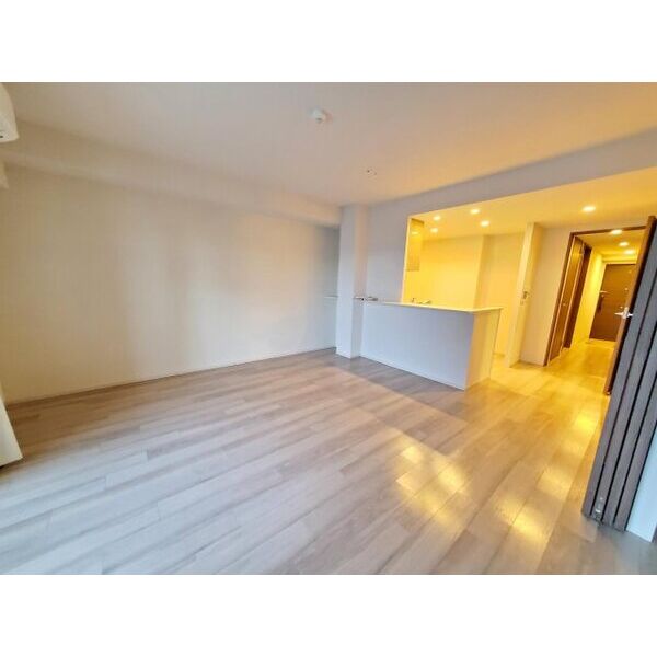 居室・リビング　床暖房付き12帖御座います！