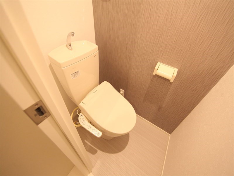 トイレ　温水洗浄暖房便座付トイレ