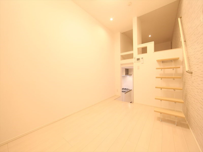 居室・リビング　洋室6帖　ロフト5.6帖（収納にも寝室にも使用できます）