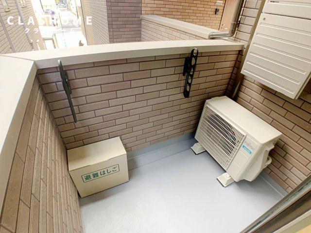 バルコニー　同物件の別部屋になります。