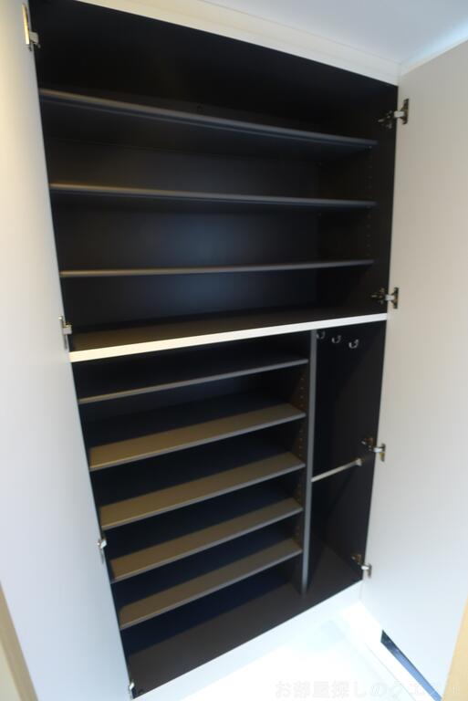 玄関　（写真は同タイプ）