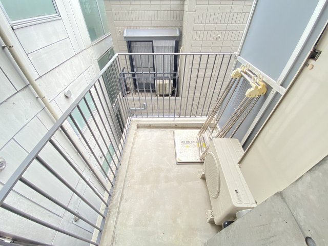 バルコニー　開放的で明るい空間を演出してくれるバルコニーです