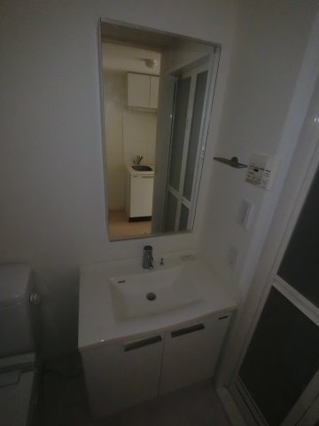 洗面設備　※他の号室の同じ内装の写真です