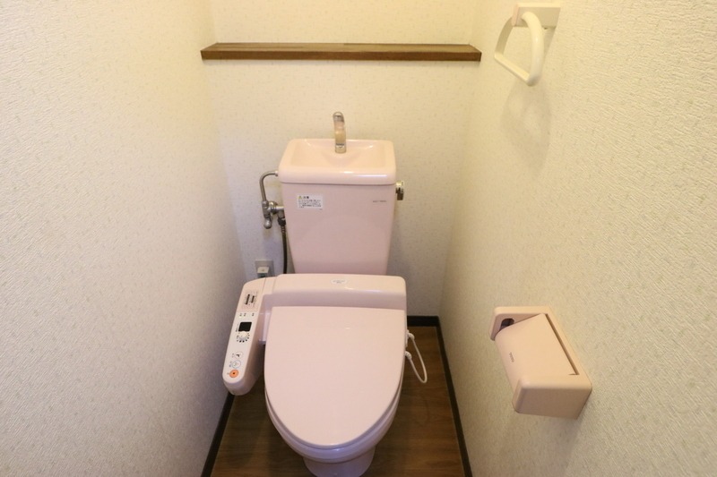 トイレ　温水洗浄便座完備。