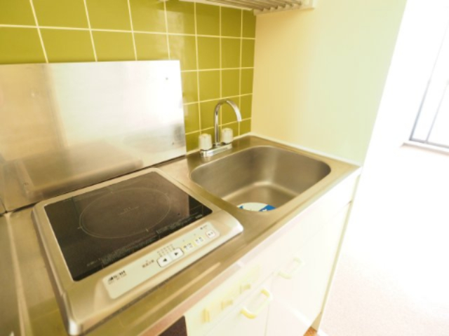 キッチン　退去前の為他部屋の写真となります