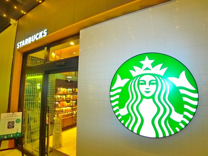 飲食店　スターバックス（飲食店）まで800m