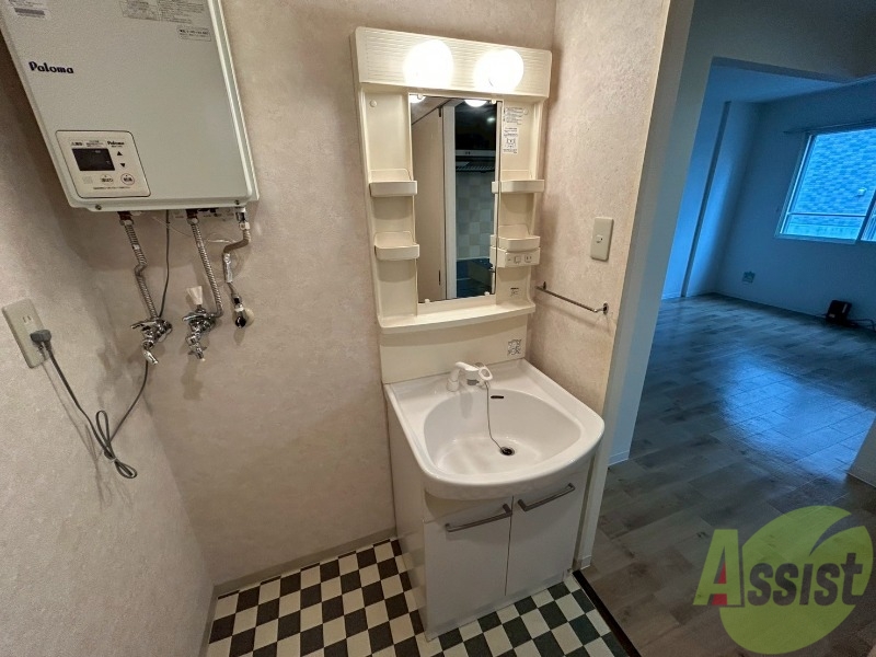 洗面設備　シャンプードレッサー。身支度はここでばっちりですね。