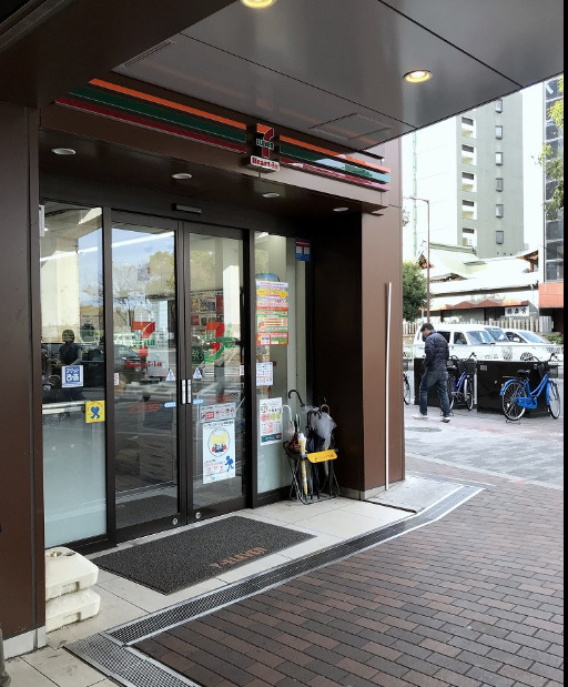 コンビニ　セブンイレブン ハートインＪＲ森ノ宮駅北口店（コンビニ）まで555m