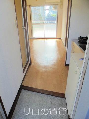 玄関　下駄箱あり