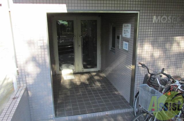 エントランス　マンション入り口はこんな感じです。