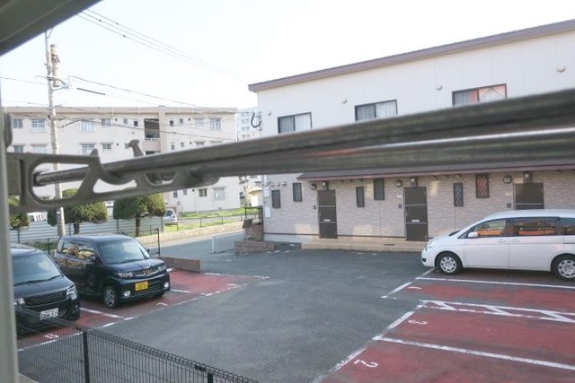 駐車場　１０３バルコニーからの開けた眺望