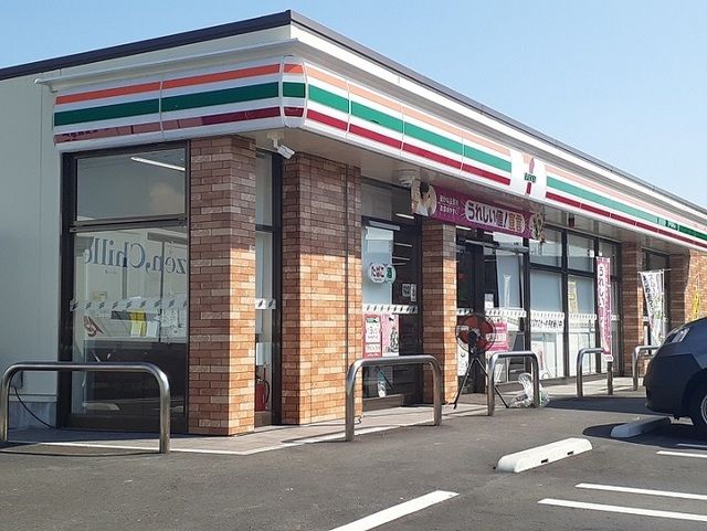 コンビニ　セブンイレブン京目町店（コンビニ）まで600m