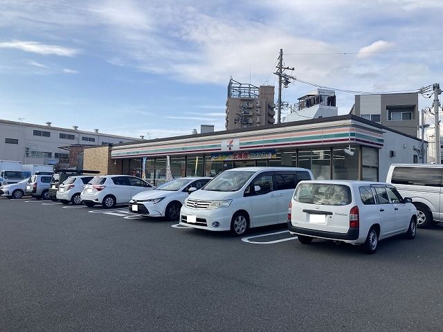 コンビニ　セブンイレブン（コンビニ）まで230m