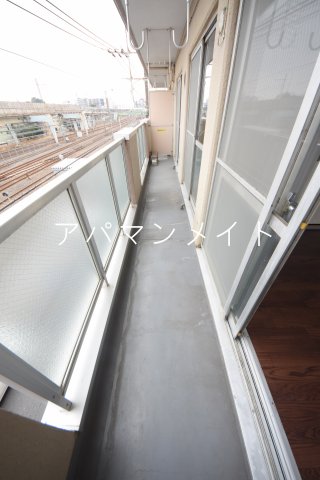 バルコニー　陽当たり良好なバルコニーです