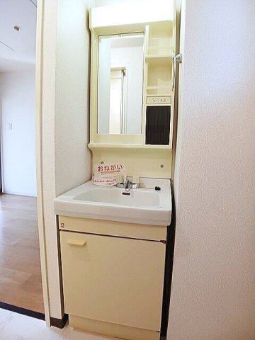 洗面設備　コンパクトで使いやすい洗面所