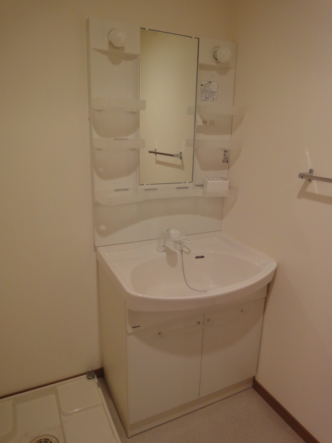 洗面設備　朝の身支度には欠かせない独立洗面化粧台