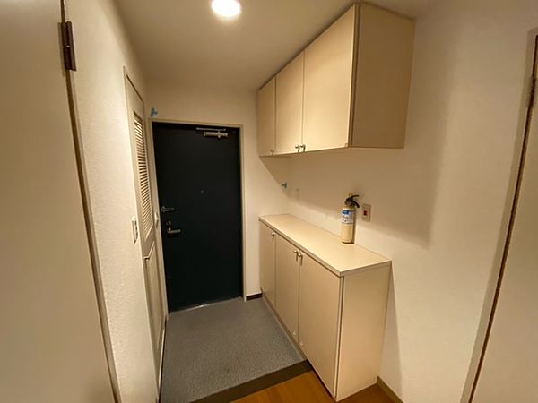 玄関　※別部屋の参考写真です。
