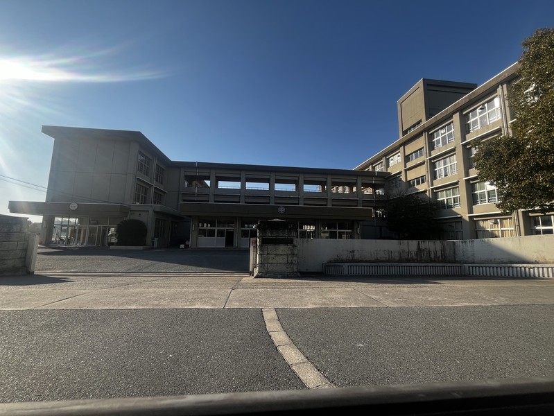 中学校　三木市立自由が丘中学校（中学校）まで2061m