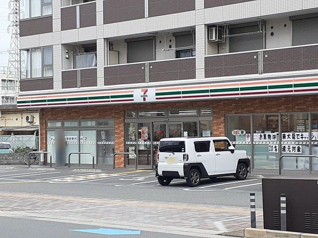 コンビニ　セブンイレブン様（コンビニ）まで165m