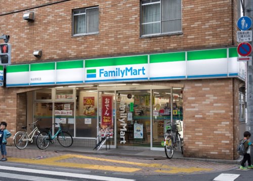 コンビニ　ファミリーマート 桜台駅前店（コンビニ）まで335m