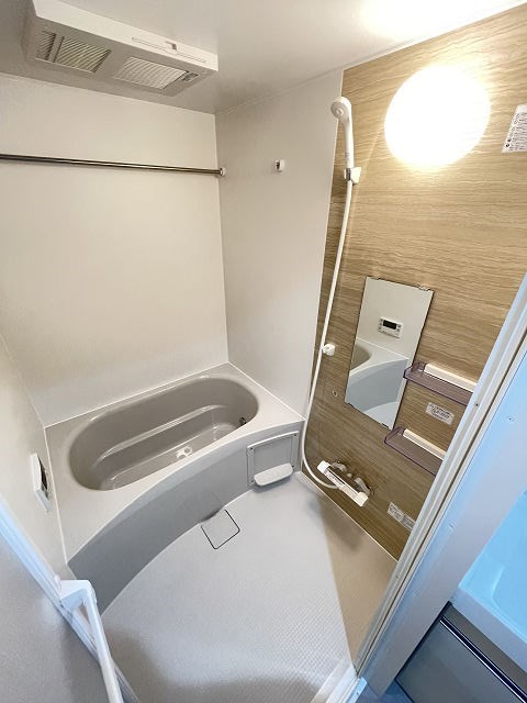 バス・シャワールーム　落ち着いた空間のお風呂です