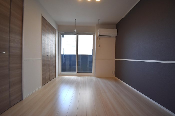 居室・リビング　エアコン付きです。