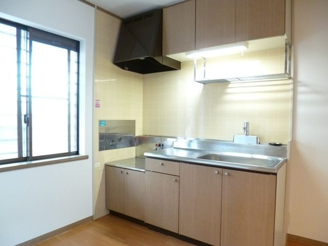 キッチン　★キッチンに窓有り、玄関から見えない造り★