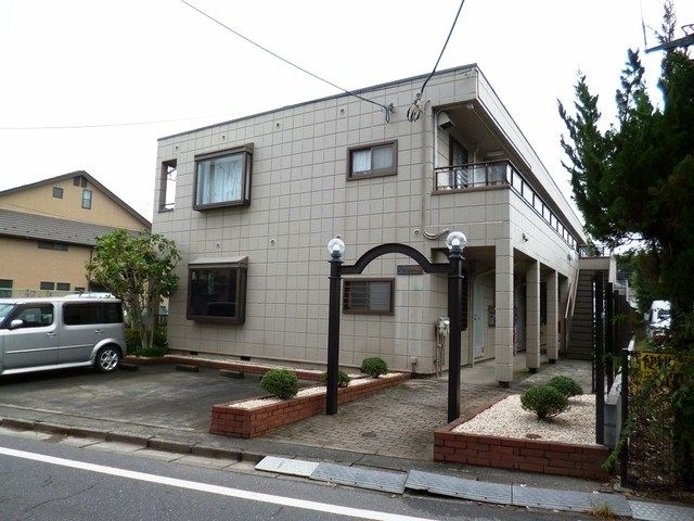 建物外観　☆外観周囲も明るい印象です☆