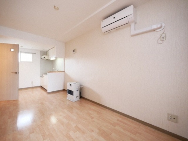 居室・リビング　退去予定につき同タイプ別号室の画像です。