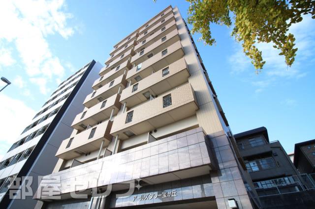 建物外観　大通り沿いにあり高い建物なのでとても目立ちます。