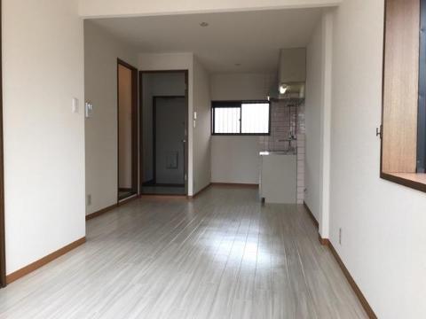 居室・リビング　室内