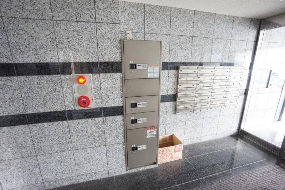 エントランス　宅配ボックス