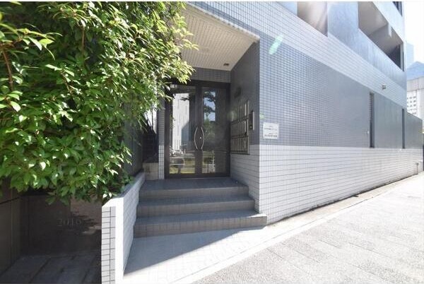 エントランス　初期費用分割可★ご希望の場所まで無料送迎サービス付♪