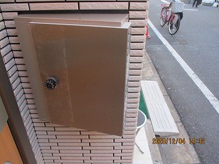 エントランス　郵便ポスト