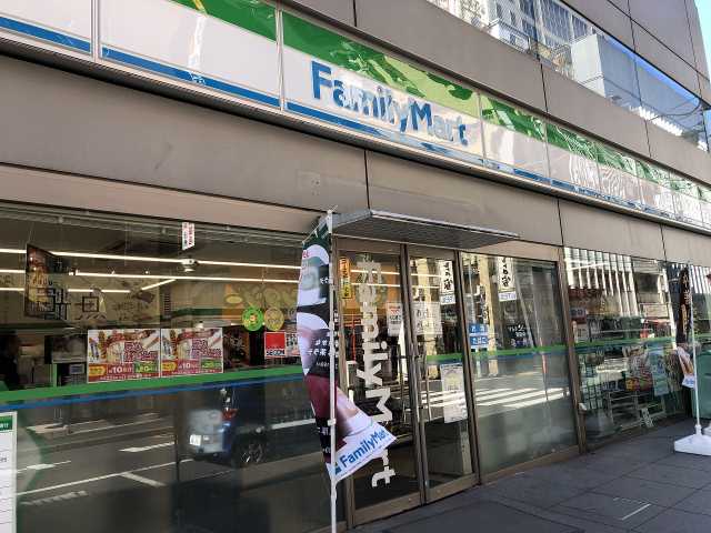 コンビニ　ファミリーマート（コンビニ）まで638m