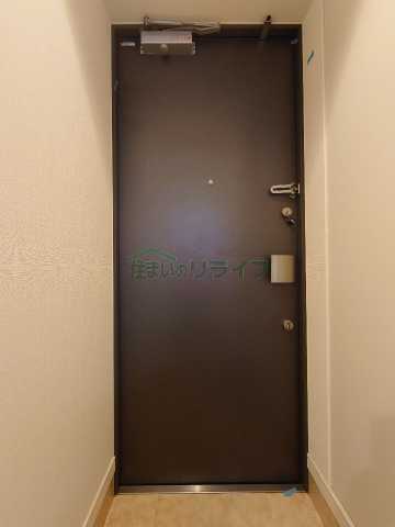 玄関　※参考写真です。同じ間取りの別部屋になります。