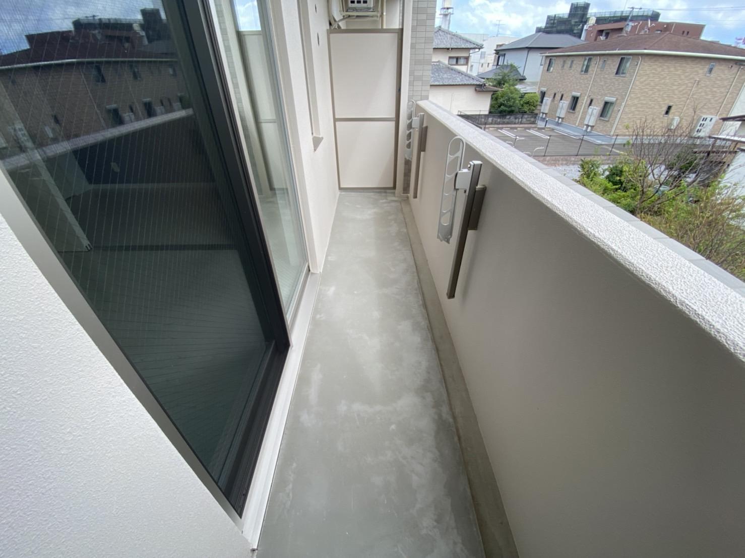 バルコニー　202号室の写真を使用しています。