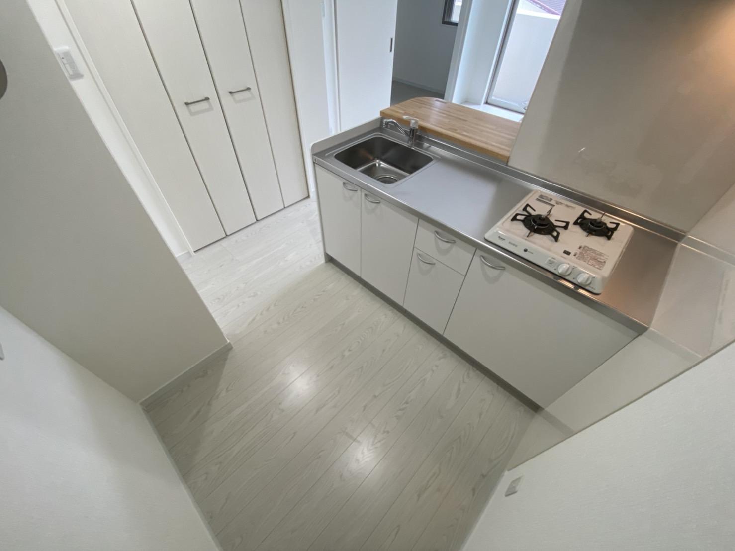 キッチン　202号室の写真を使用しています。